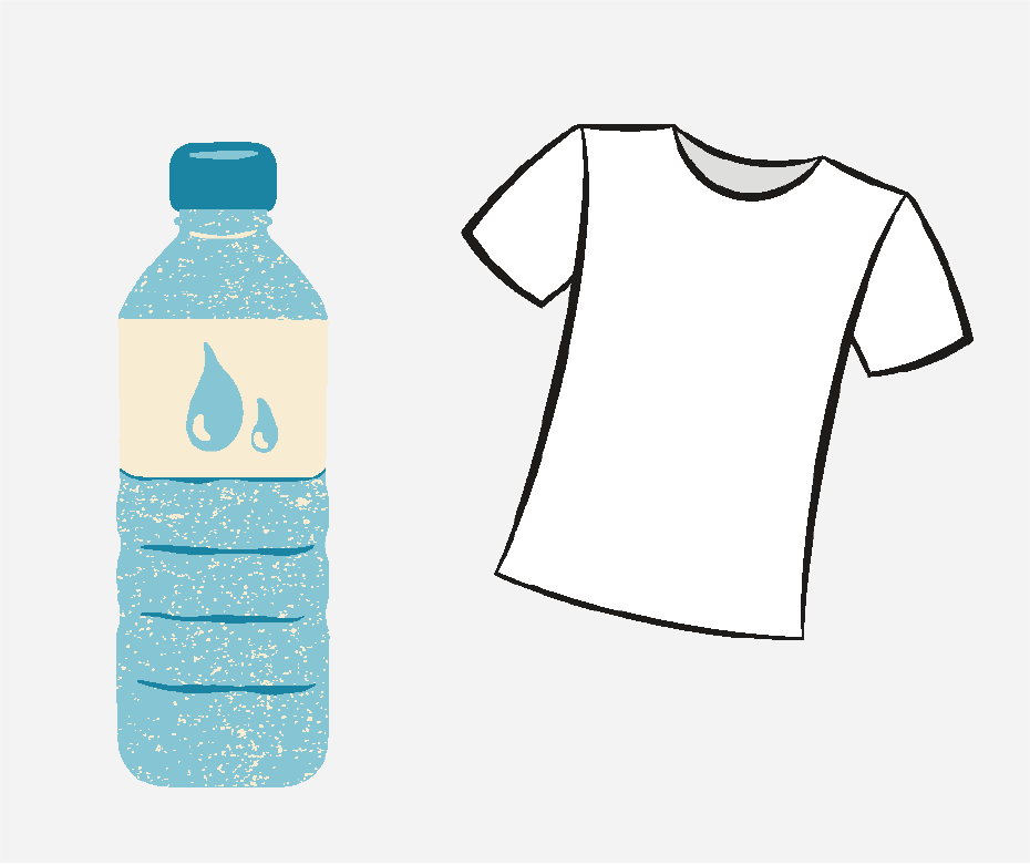 Una botella de agua y una camiseta blanca.